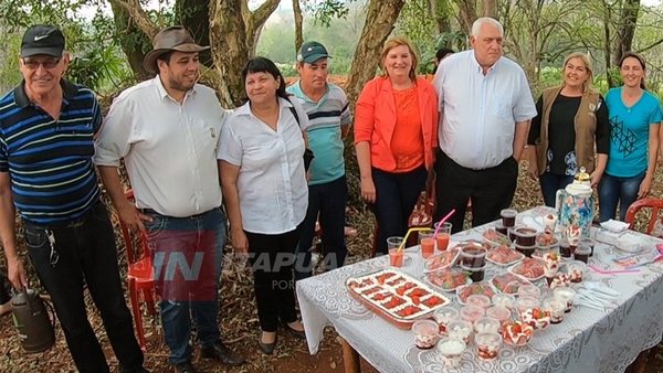 BELLA VISTA: GOBERNACIÓN REPLICARÁ EN EXPERIENCIAS DE PRODUCCIÓN DE FRUTILLA.