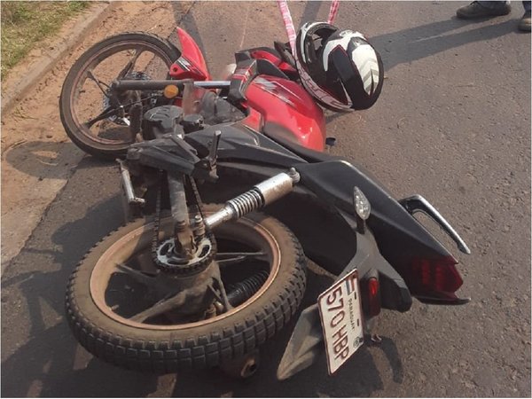 Motociclista murió tras chocar contra un cartel de señalización