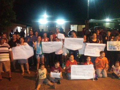 Vecinos se manifiestan contra obra que consideran innecesaria - Nacionales - ABC Color