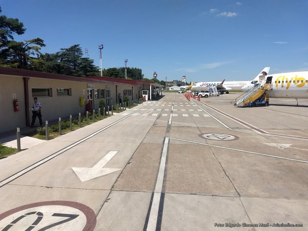 Argentina advierte de riesgo de cierre de aeropuerto para líneas «low cost»