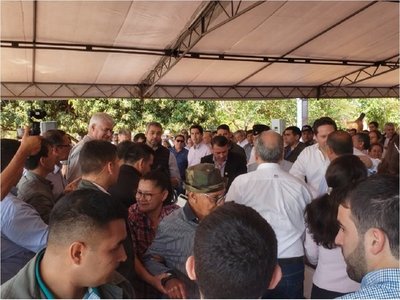 Tomaron camión de la SEN y se apoderaron de víveres