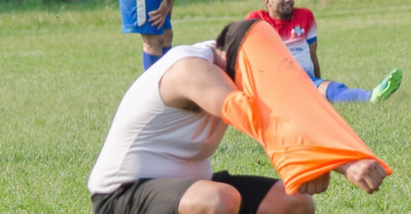 ¡Hicieron cuerpo a tierra en plena cancha!