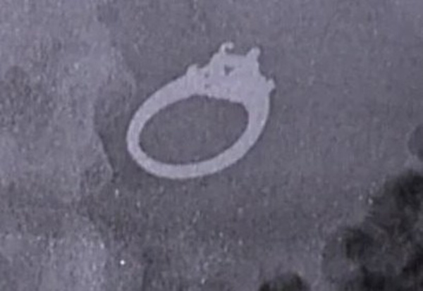 Tragó su anillo de compromiso
