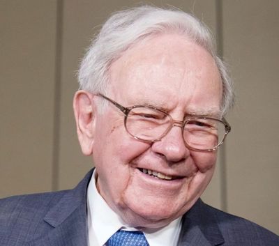 Warren Buffett está comprando acciones de bancos. ¿por qué nadie más lo está haciendo?