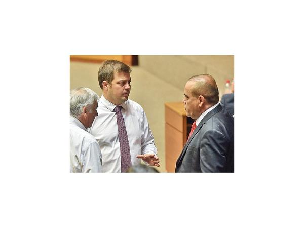 Destitución y juicio oral para el intendente de San Carlos