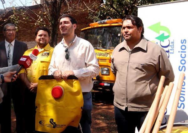 A todo pulmón dona equipos y víveres - Locales - ABC Color