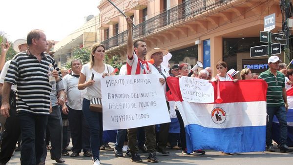 Vimos familiares de policías manifestándose