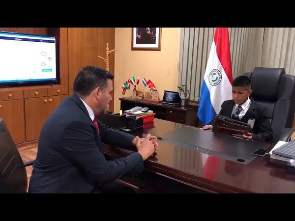 NIÑO LUSTRABOTAS SUEÑA CON SER MINISTRO DE EDUCACIÓN