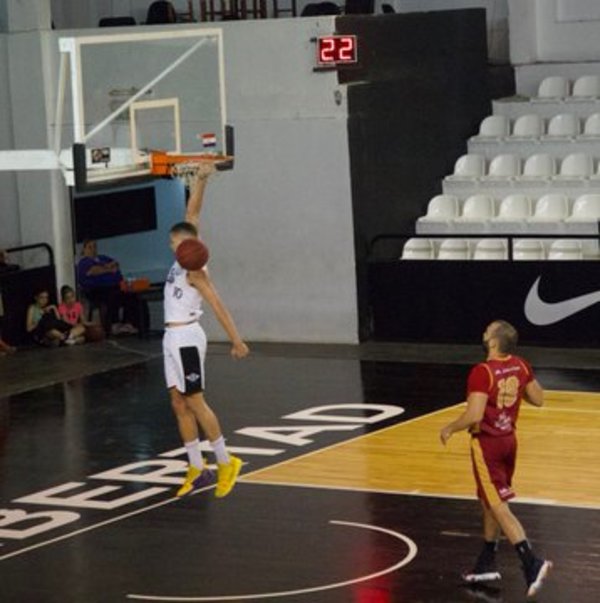 Libertad y Olimpia Kings comparten la punta en el Metropolitano de Basket - .::RADIO NACIONAL::.