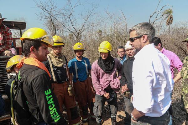 Mario Abdo se trasladó al Chaco para verificar los trabajos de combate a los incendios