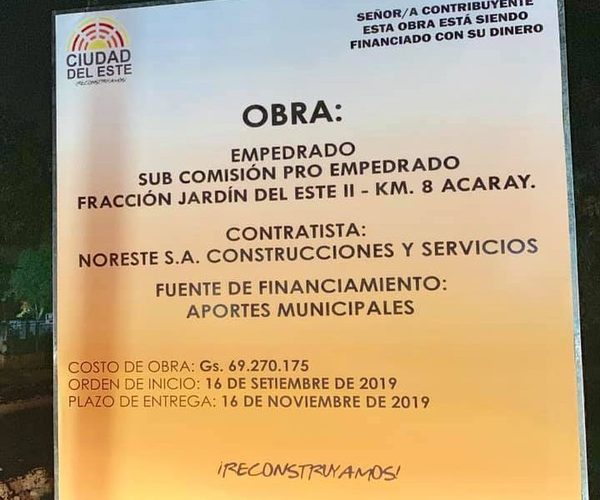 Cartel de construcción de empedrado causa furor en las redes