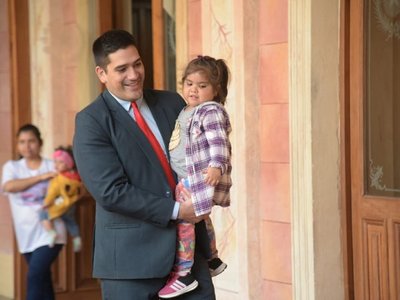 Luana recibe el dinero para su tratamiento en China