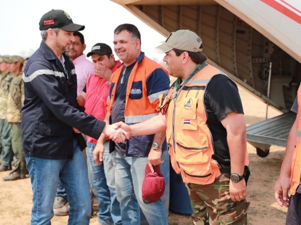 Mario Abdo supervisó tareas encaradas para sofocar incendios en el Chaco