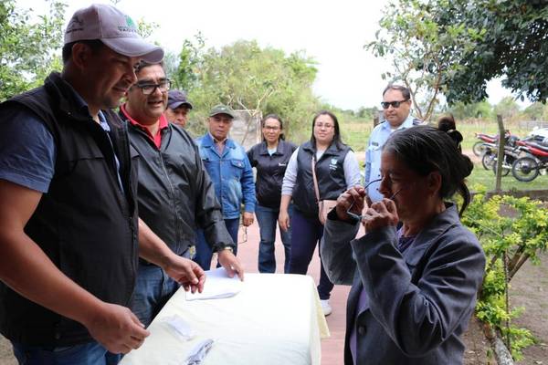 Pobladores de Pilar recibieron anteojos recetados durante jornadas médicas - ADN Paraguayo