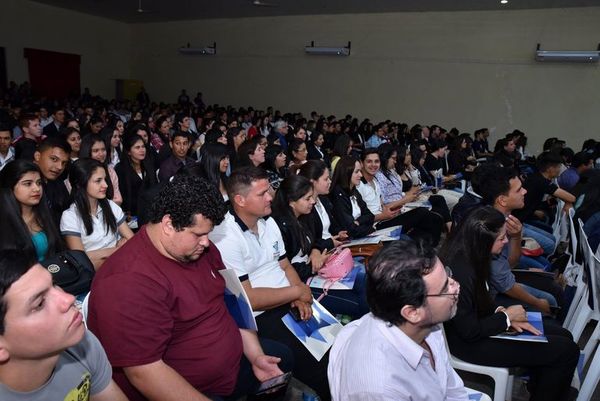 Ombosako’i  mbohapyha edición seminario universitario Karapeguápe - ABC Remiandu - ABC Color