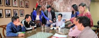 Friedmann confirma que hay millones para gastar y le desfilan “proyectistas” - Economía - ABC Color
