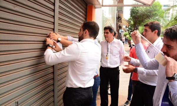 Clausuran locales de CDE por morosos