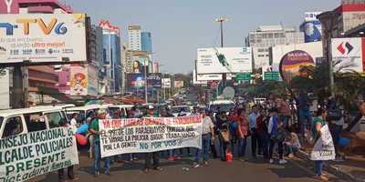 Pese a grave crisis comercial, no cesan las manifestaciones en el microcentro de CDE