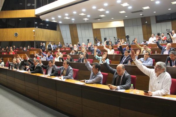 Legisladores cuestionan plan de gastos para el 2020