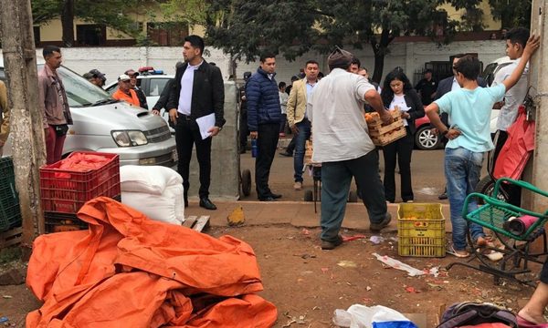 Desalojan a comerciantes de plaza del mercado de CDE