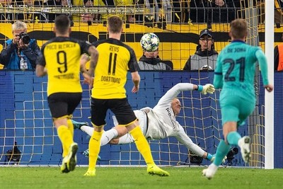 Ter Stegen salva al Barcelona y rescata un valioso empate en Alemania - .::RADIO NACIONAL::.