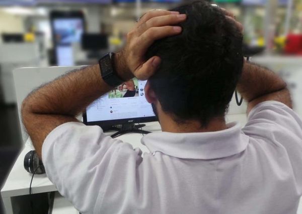Detienen a empleado de una compañía telefónica que extorsionaba a conocido futbolista - Nacionales - ABC Color