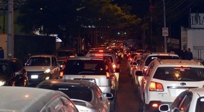 CUANDO UN “ÁNGEL” LLEGA A BORDO DE UNA MOTO: BUSCAN AL HÉROE DESCONOCIDO