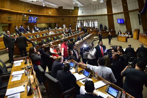 Diputados aprueba indemnización de los gestores del golpe que derribó la dictadura de Stroessner - Nacionales - ABC Color