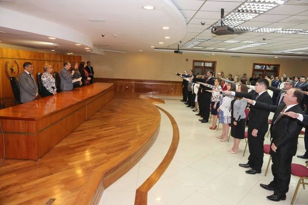 Juraron magistrados y agentes fiscales