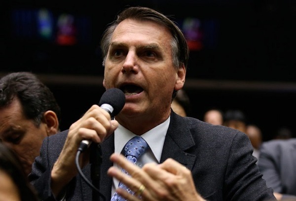 Bolsonaro sanciona ley que obliga a los agresores de mujeres a pagar los gastos médicos