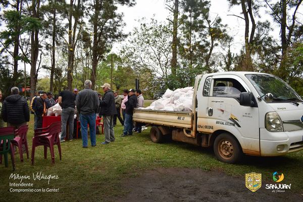 ENTREGA DE SEMILLAS A PEQUEÑOS PRODUCTORES DE SAN JUAN DEL PNÁ.