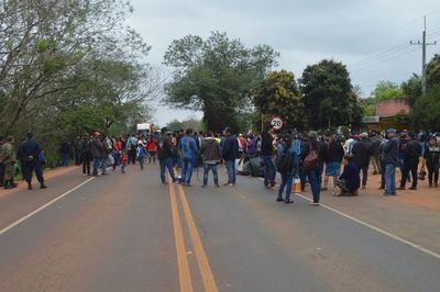 Sampedranos cierran ruta PY08 por tiempo indefinido y paralizan el tránsito en el norte - Nacionales - ABC Color