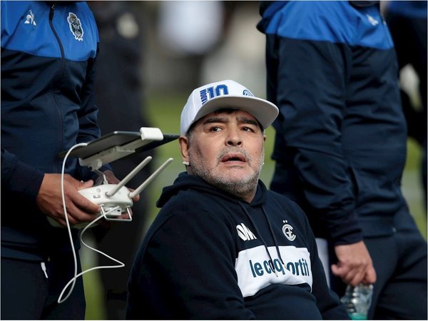 Maradona prepara el juego con Talleres