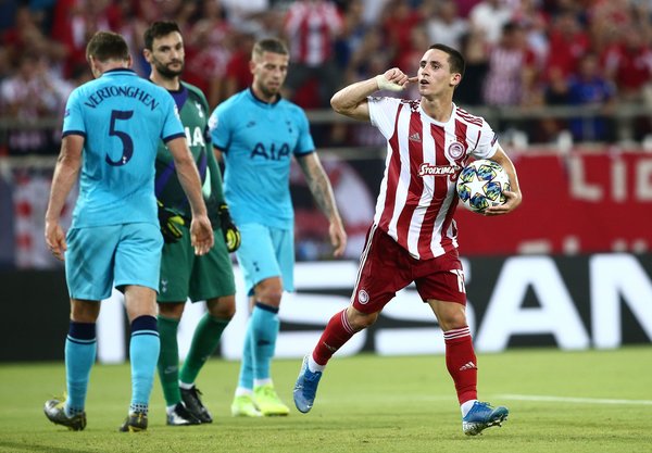 Tottenham desperdicia un 2-0 arriba y saca un empate