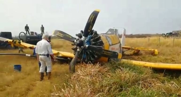 HOY / Avión argentino que combatía incendio en el Chaco tuvo que aterrizar de emergencia