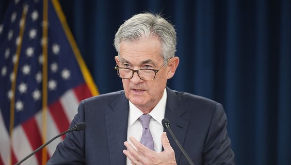 Powell atribuye recorte de tasas de interés en EEUU a ralentización y dudas comerciales