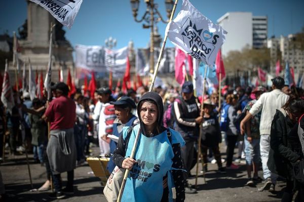 Miles de personas claman ante Senado argentino aprobar emergencia alimentaria - Mundo - ABC Color