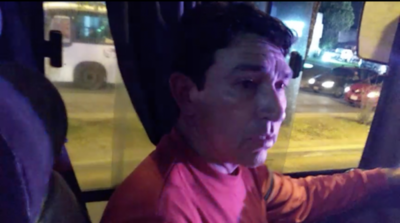 HOY / Quiso subir en un lugar no permitido, se enojó con el chofer y la intenta clavar con cuchillo