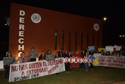 Mbo’ehára ha temimbo’e oguatáva py’aguapýpe oîgui recorte presupuestario Misiones-pe - ABC Remiandu - ABC Color