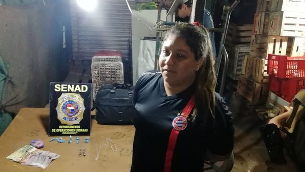 Detienen a mujer que vendía cocaína en puesto del Abasto - Nacionales - ABC Color