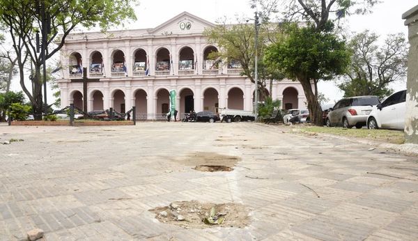 Prometieron reparar plaza, pero esperan iniciativa de la Comuna - Locales - ABC Color