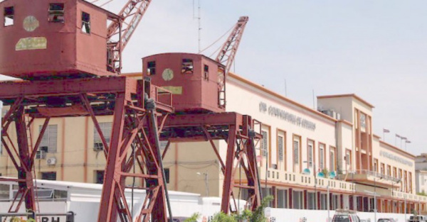 Oikoma “tuneo”  del edificio del  Puerto de Asu