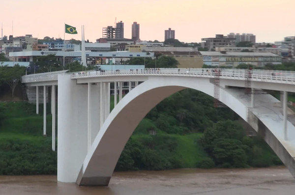 Gobierno acuerda formalización del trabajo con paseros de Ciudad del Este - .::RADIO NACIONAL::.