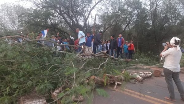 Campesinos de San Pedro siguen esperando a Friedmann - ADN Paraguayo