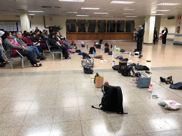 CDE: Hasta con termos y llaves asegurados del IPS “forman” fila - Nacionales - ABC Color