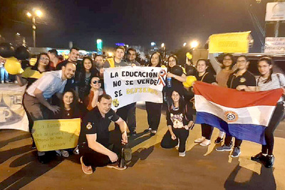 Directivos de la UNE coaccionan a estudiantes para apoyar manifestación