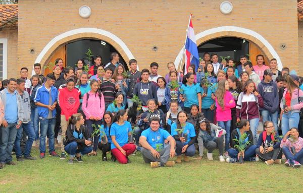 Estudiantes de Paraguarí reciben charla sobre producción - .::RADIO NACIONAL::.