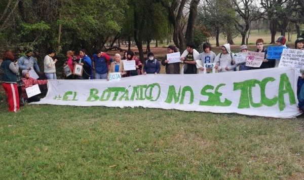 HOY / Vecinos del Botánico, en vigilia: se oponen a la remoción de árboles