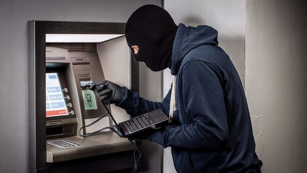 No es necesario ser un hacker para controlar un cajero