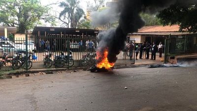 Intendente de CDE desvincula a todos los agentes de tránsito  - Nacionales - ABC Color
